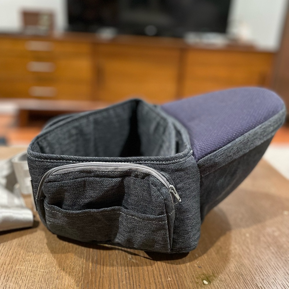 Baby hip carrier